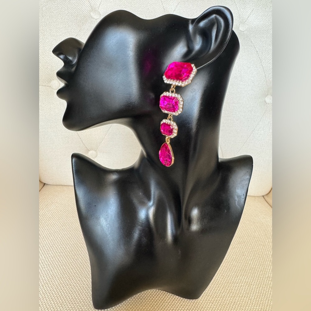✨BEAUTIFUL FUCHSIA GEMS DROP EARRINGS✨NWOT